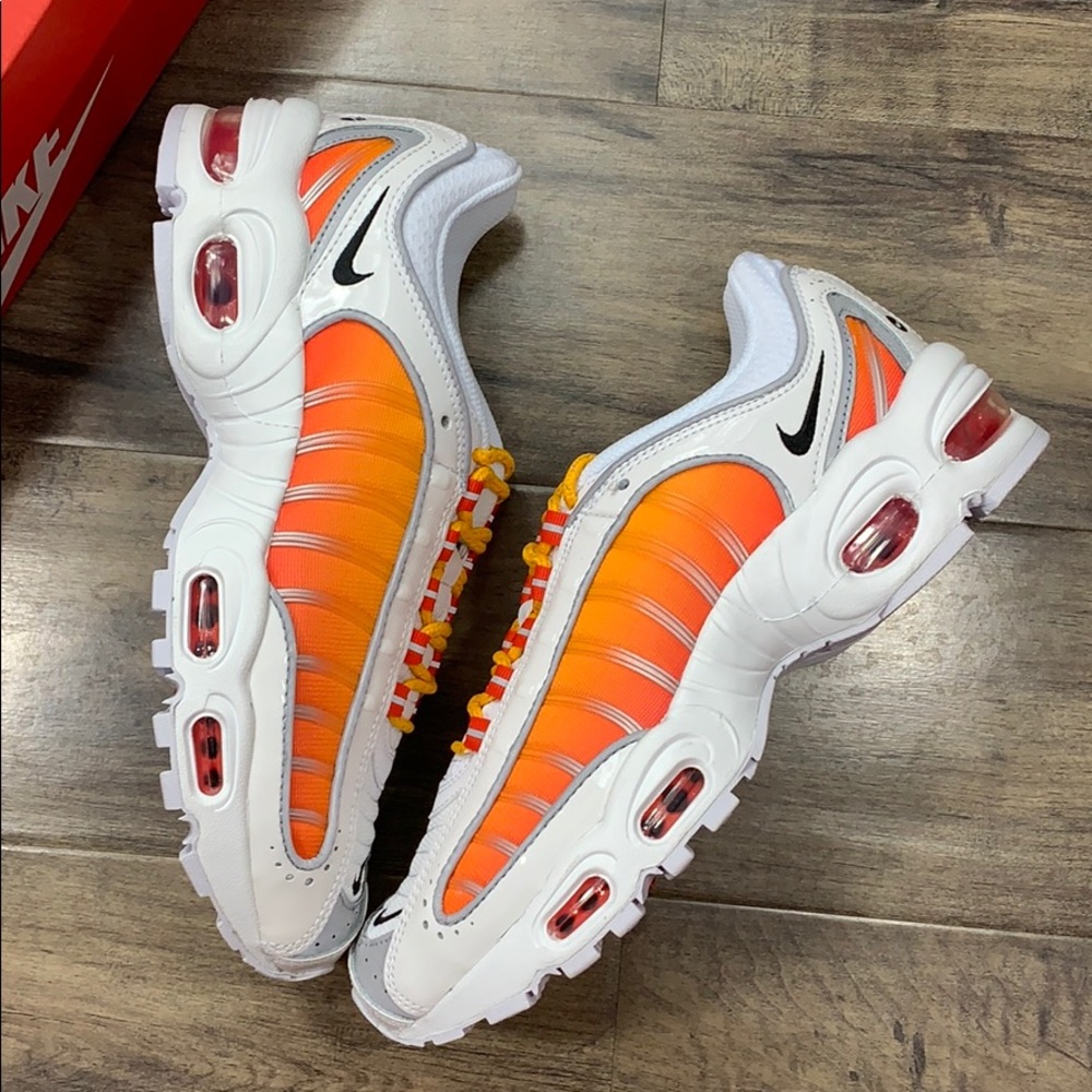 NIKE W AIR MAX TAILWIND IV NRG - Picture 8 of 16